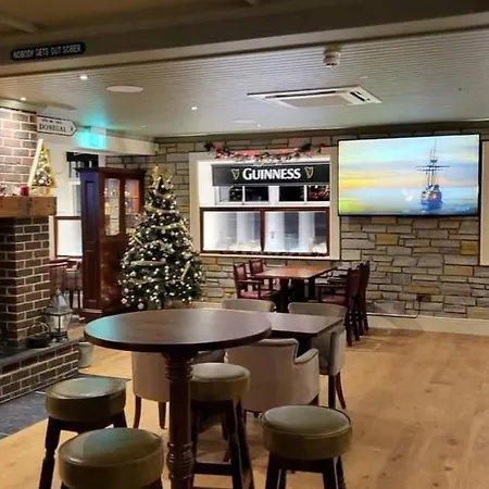 The 酒店 *